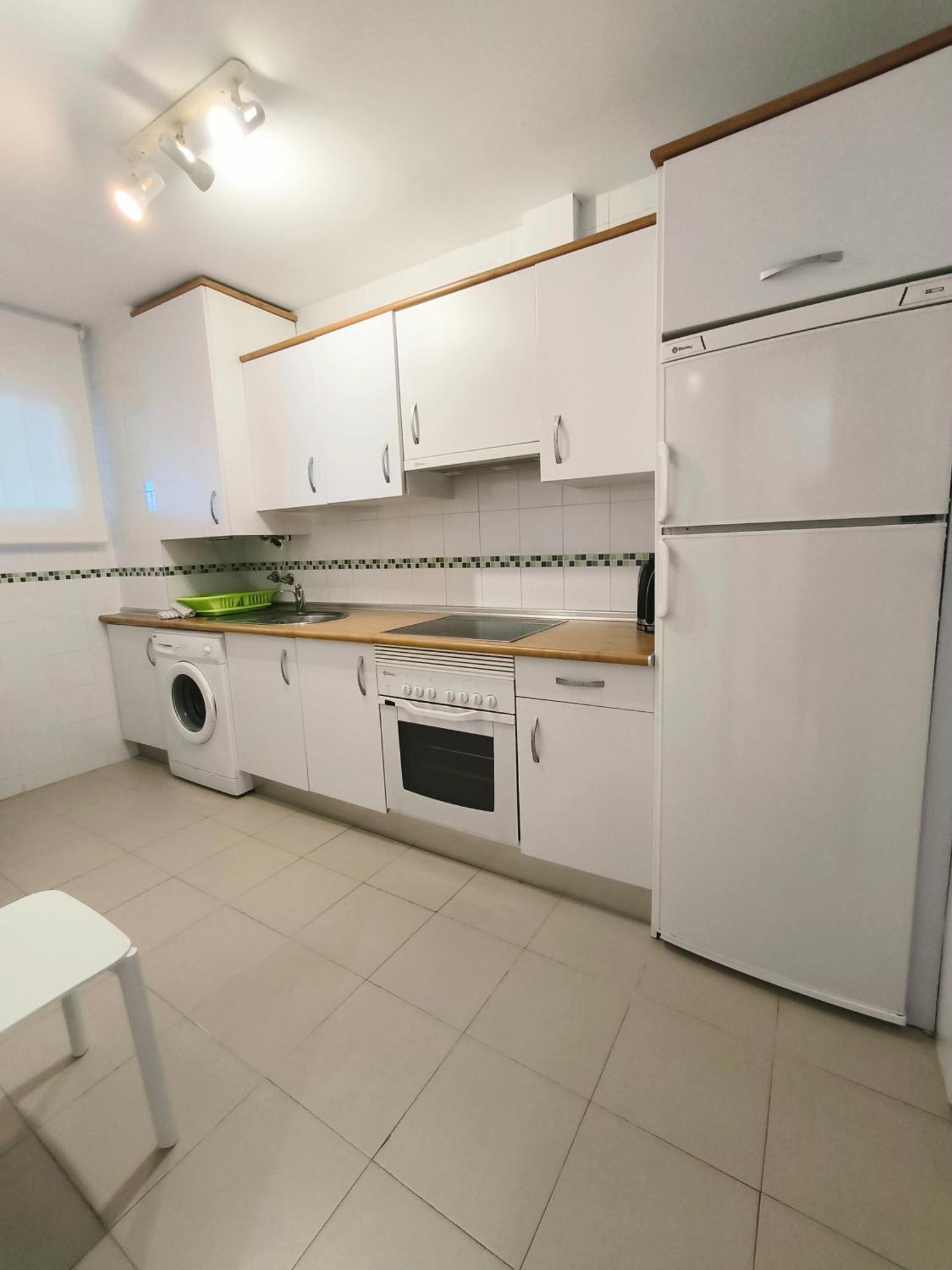 White At Island Apartment